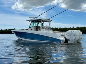 Boston Whaler 350 OUTRAGE 6 2022 Boston Whaler 350 OUTRAGE 7