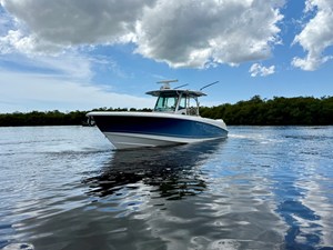 Boston Whaler 350 OUTRAGE 7 2022 Boston Whaler 350 OUTRAGE 8