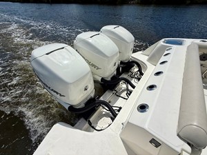 Boston Whaler 350 OUTRAGE 10 2022 Boston Whaler 350 OUTRAGE 11
