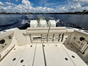 Boston Whaler 350 OUTRAGE 12 2022 Boston Whaler 350 OUTRAGE 13