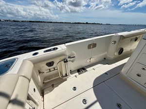 Boston Whaler 350 OUTRAGE 18 2022 Boston Whaler 350 OUTRAGE 19