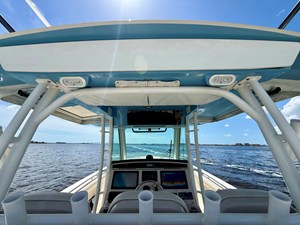 Boston Whaler 350 OUTRAGE 25 2022 Boston Whaler 350 OUTRAGE 26