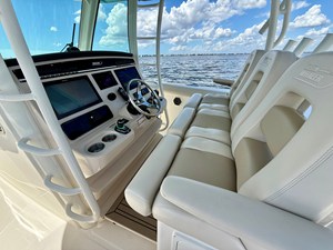 Boston Whaler 350 OUTRAGE 28 2022 Boston Whaler 350 OUTRAGE 29