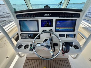 Boston Whaler 350 OUTRAGE 29 2022 Boston Whaler 350 OUTRAGE 30