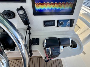 Boston Whaler 350 OUTRAGE 30 2022 Boston Whaler 350 OUTRAGE 31
