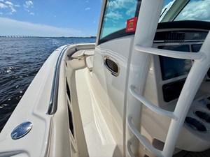 Boston Whaler 350 OUTRAGE 34 2022 Boston Whaler 350 OUTRAGE 35