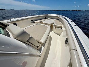 Boston Whaler 350 OUTRAGE 35 2022 Boston Whaler 350 OUTRAGE 36