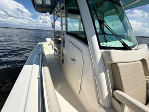 Boston Whaler 350 OUTRAGE 36 2022 Boston Whaler 350 OUTRAGE 37
