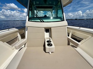Boston Whaler 350 OUTRAGE 40 2022 Boston Whaler 350 OUTRAGE 41