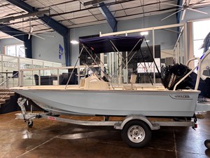 Boston Whaler 170 Montauk 0 2027 Boston Whaler 170 Montauk 1