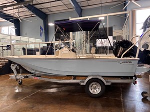 Boston Whaler 170 Montauk 1 2027 Boston Whaler 170 Montauk 2