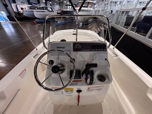 Boston Whaler 170 Montauk 6 2027 Boston Whaler 170 Montauk 7