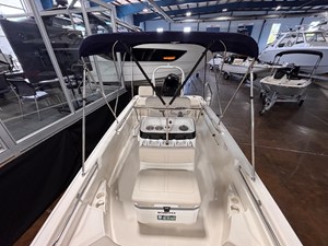 Boston Whaler 170 Montauk 11 2027 Boston Whaler 170 Montauk 12