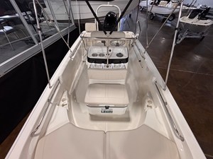 Boston Whaler 170 Montauk 12 2027 Boston Whaler 170 Montauk 13