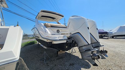 Sea Ray 310 SLX OB 4 2023 Sea Ray 310 SLX OB 5
