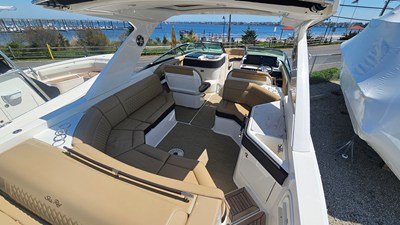 Sea Ray 310 SLX OB 16 2023 Sea Ray 310 SLX OB 17