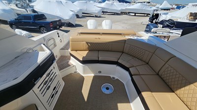 Sea Ray 310 SLX OB 20 2023 Sea Ray 310 SLX OB 21