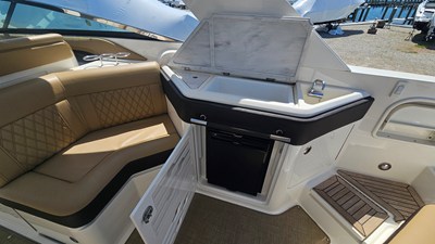 Sea Ray 310 SLX OB 23 2023 Sea Ray 310 SLX OB 24
