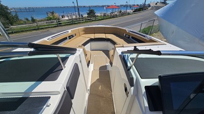 Sea Ray 310 SLX OB 34 2023 Sea Ray 310 SLX OB 35
