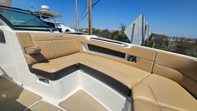 Sea Ray 310 SLX OB 36 2023 Sea Ray 310 SLX OB 37