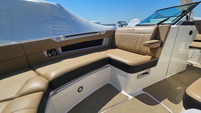 Sea Ray 310 SLX OB 37 2023 Sea Ray 310 SLX OB 38