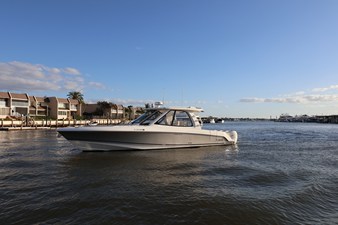 Boston Whaler 380 Realm 4 2019 Boston Whaler 380 Realm 5