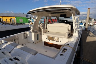 Boston Whaler 380 Realm 11 2019 Boston Whaler 380 Realm 12