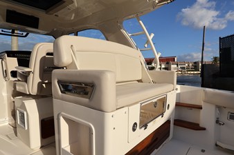 Boston Whaler 380 Realm 15 2019 Boston Whaler 380 Realm 16