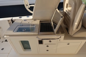 Boston Whaler 380 Realm 16 2019 Boston Whaler 380 Realm 17