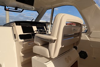 Boston Whaler 380 Realm 18 2019 Boston Whaler 380 Realm 19