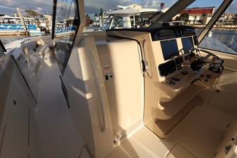 Boston Whaler 380 Realm 23 2019 Boston Whaler 380 Realm 24