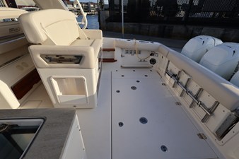 Boston Whaler 380 Realm 32 2019 Boston Whaler 380 Realm 33