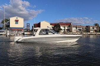 Boston Whaler 380 Realm 0 2019 Boston Whaler 380 Realm 1