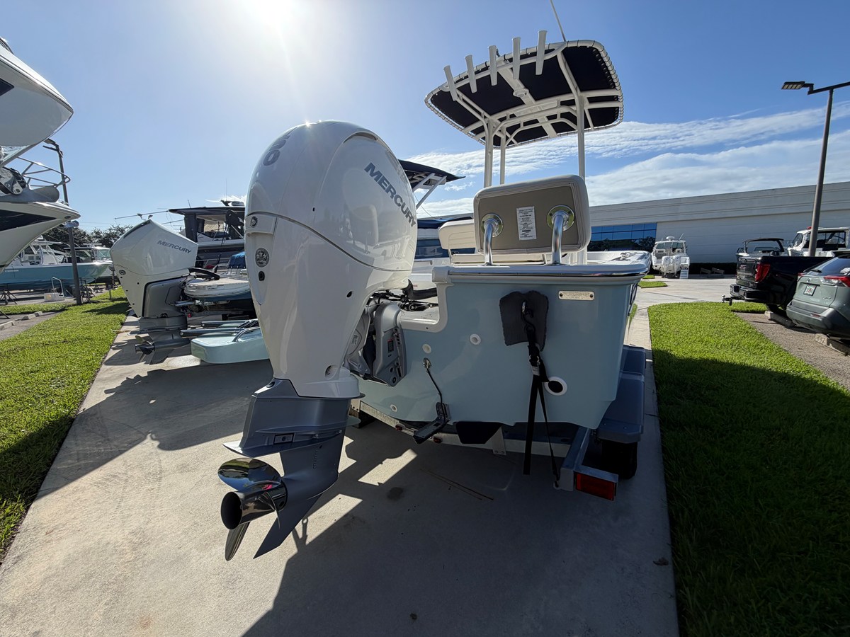 2027 Boston Whaler 190 Montauk 3