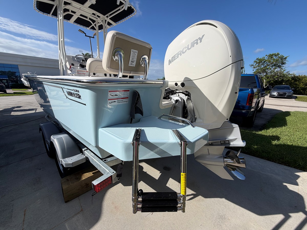 2027 Boston Whaler 190 Montauk 5