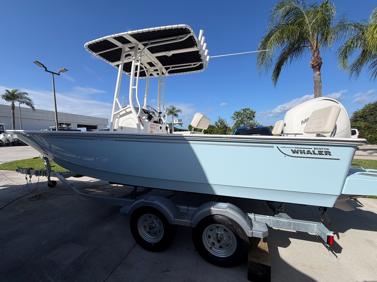 2027 Boston Whaler 190 Montauk 6