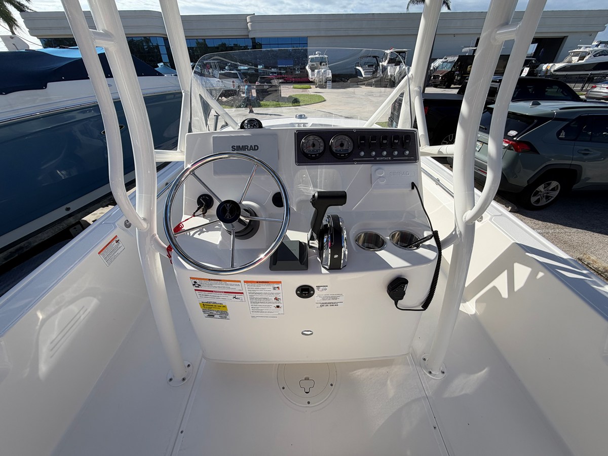 2027 Boston Whaler 190 Montauk 10