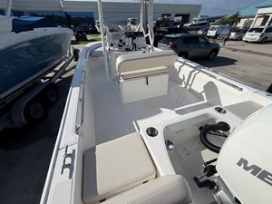 2027 Boston Whaler 190 Montauk 7