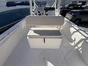 2027 Boston Whaler 190 Montauk 13