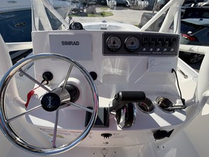 2027 Boston Whaler 190 Montauk 15