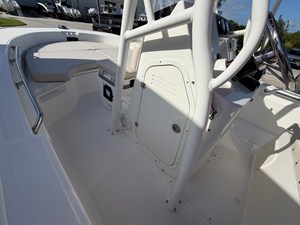 2027 Boston Whaler 190 Montauk 23