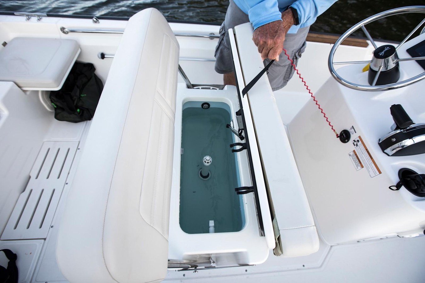2027 Boston Whaler 170 Montauk 10