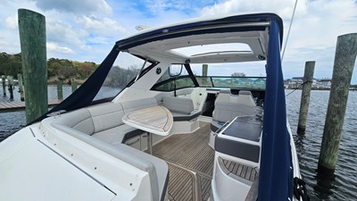 Sea Ray 320 SUNDANCER OB 7 2020 Sea Ray 320 SUNDANCER OB 8