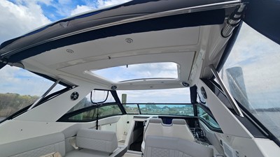 Sea Ray 320 SUNDANCER OB 8 2020 Sea Ray 320 SUNDANCER OB 9