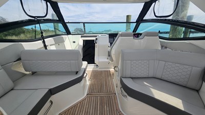 Sea Ray 320 SUNDANCER OB 11 2020 Sea Ray 320 SUNDANCER OB 12