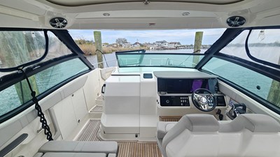 Sea Ray 320 SUNDANCER OB 12 2020 Sea Ray 320 SUNDANCER OB 13