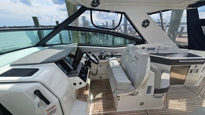 Sea Ray 320 SUNDANCER OB 13 2020 Sea Ray 320 SUNDANCER OB 14