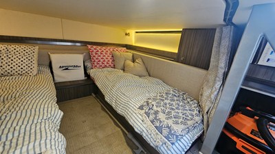 Sea Ray 320 SUNDANCER OB 27 2020 Sea Ray 320 SUNDANCER OB 28