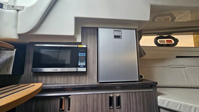 Sea Ray 320 SUNDANCER OB 28 2020 Sea Ray 320 SUNDANCER OB 29