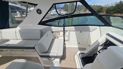 Sea Ray 320 SUNDANCER OB 29 2020 Sea Ray 320 SUNDANCER OB 30